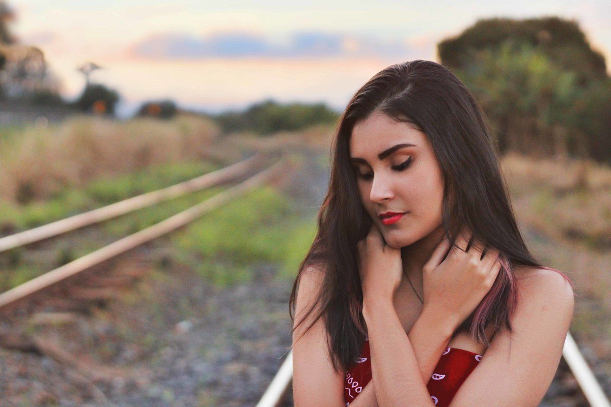 melhores-fotos-ensaio-e-feminino-winnie-rosa---fotografo-ensaios-rs---fotos-diferentes-linha-do-trem-quinze-anos---melhores-fotos-15-anos-rs---fotografa-ferrovia-retrato-winnie-rosa---fotos-floriano-barra-mansa-rj---criativa-fotos-e-linha-do-trem