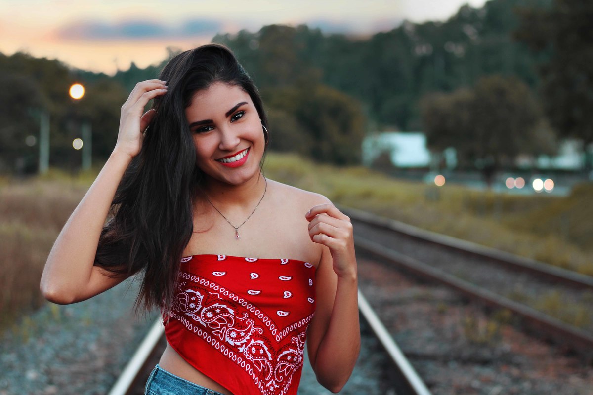 melhores-fotos-ensaio-e-feminino-winnie-rosa---fotografo-ensaios-rs---fotos-diferentes-linha-do-trem-quinze-anos---melhores-fotos-15-anos-rs---fotografa-ferrovia-retrato-winnie-rosa---fotos-floriano-barra-mansa-rj---criativa-fotos-e-linha-do-trem