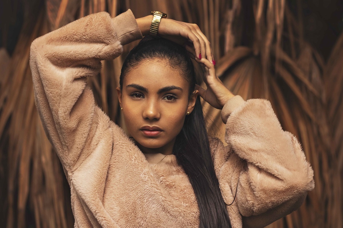 melhores-fotos-ensaio-parque-saudade-e-feminino-winnie-rosa-fotografo-ensaios--fotos-diferentes-chuva-quinze-anos—fotos-na-chuva-15-anos-rs-carros-fotografa-retrato-folhas-secas-foto-na-chuva-criativo-nublado-ensaio-adolescente-quinze-anos-Parque Natural