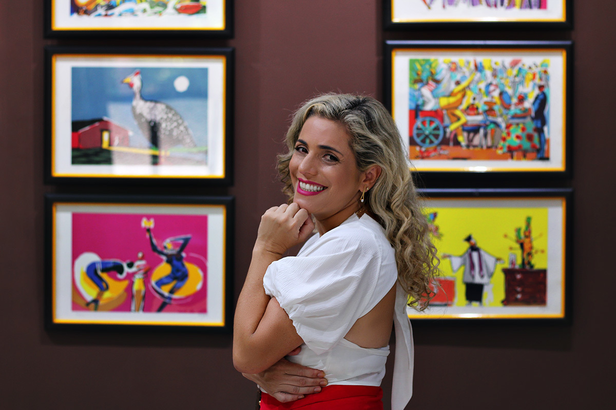 melhores-fotos-ensaio-feminino-winnie-rosa-fotografia-ensaios-rj-fotos-diferentes-quarenta anos-melhores-fotos-feminina-jardim-fotografa-retrato-winnie-rosa-fotos-galeria de arte-barra-mansa-rj-criativa-fotos 40 anos-mulher na galeria de arte em BM-RJ