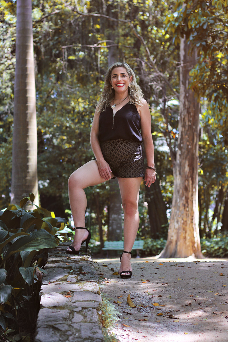 melhores-fotos-ensaio-feminino-winnie-rosa-fotografia-ensaios-rj-fotos-diferentes-quarenta anos-melhores-fotos-feminina-jardim-fotografa-retrato-winnie-rosa-fotos-galeria de arte-barra-mansa-rj-criativa-fotos 40 anos-mulher no jardim das preguiças