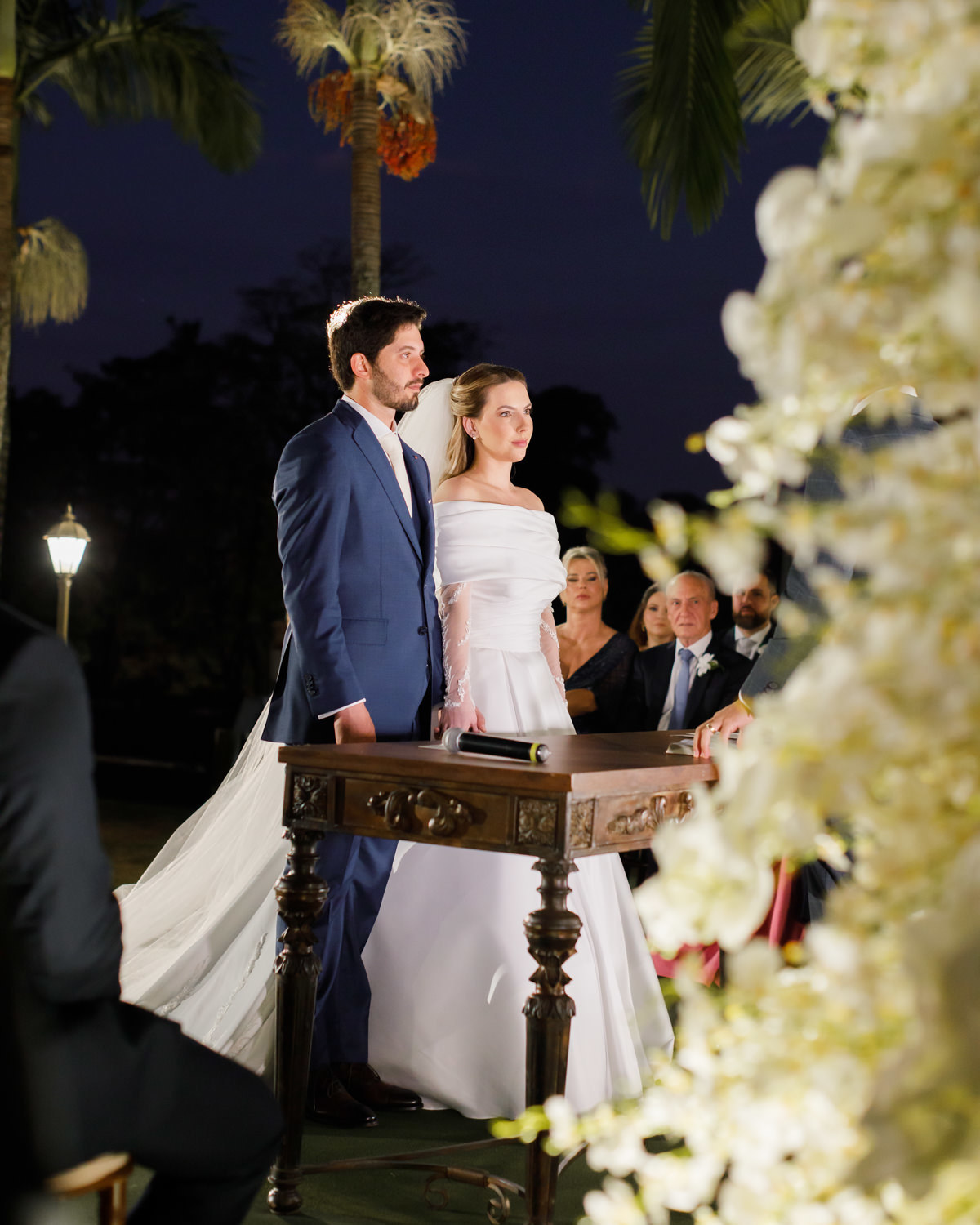 casamento-fotografo-ribeirao-preto-fotografia-noiva-noivos-andrezza-minotto-luxuoso-luxo-decoracao-classico-asthetic-ar-livre-gramado-por-do-sol-entardecer-de-dia-igreja-renato-aguiar-fazenda-santa-rita