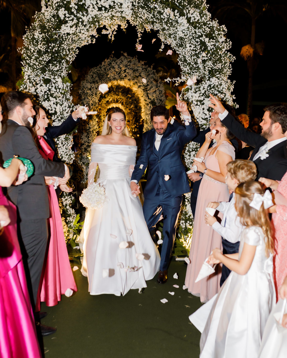 casamento-fotografo-ribeirao-preto-fotografia-noiva-noivos-andrezza-minotto-luxuoso-luxo-decoracao-classico-asthetic-ar-livre-gramado-por-do-sol-entardecer-de-dia-igreja-renato-aguiar-fazenda-santa-rita