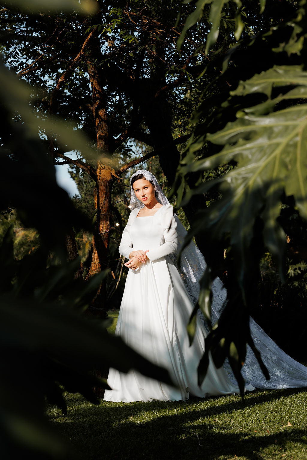 casamento-diurno-intimista-fotografo-casadascia-ribeirao-preto-fotografia-noiva-noivos-minimalista-asthetic-ar-livre-gramado-por-do-sol-entardecer-de-dia