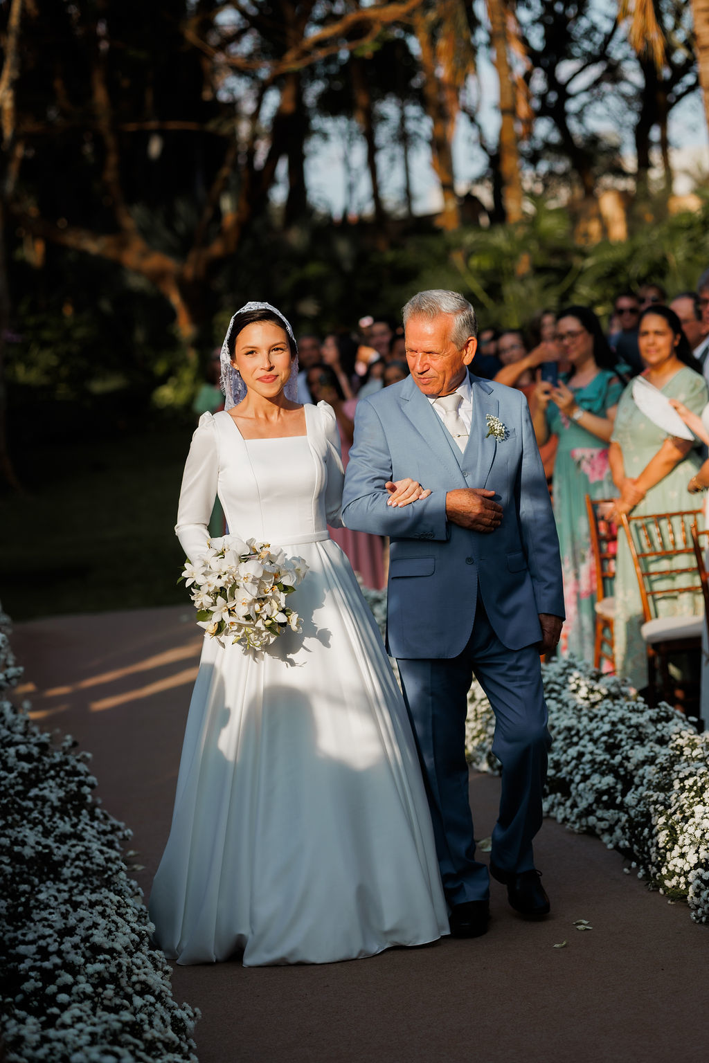 casamento-diurno-intimista-fotografo-casadascia-ribeirao-preto-fotografia-noiva-noivos-minimalista-asthetic-ar-livre-gramado-por-do-sol-entardecer-de-dia
