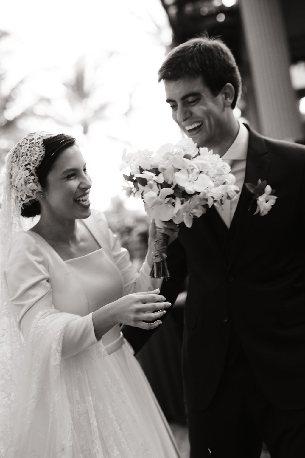 casamento-diurno-intimista-fotografo-casadascia-ribeirao-preto-fotografia-noiva-noivos-minimalista-asthetic-ar-livre-gramado-por-do-sol-entardecer-de-dia