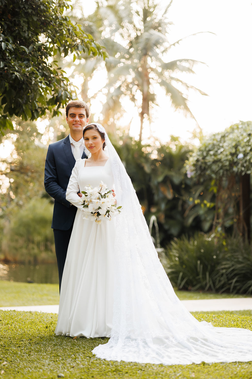 casamento-diurno-intimista-fotografo-casadascia-ribeirao-preto-fotografia-noiva-noivos-minimalista-asthetic-ar-livre-gramado-por-do-sol-entardecer-de-dia