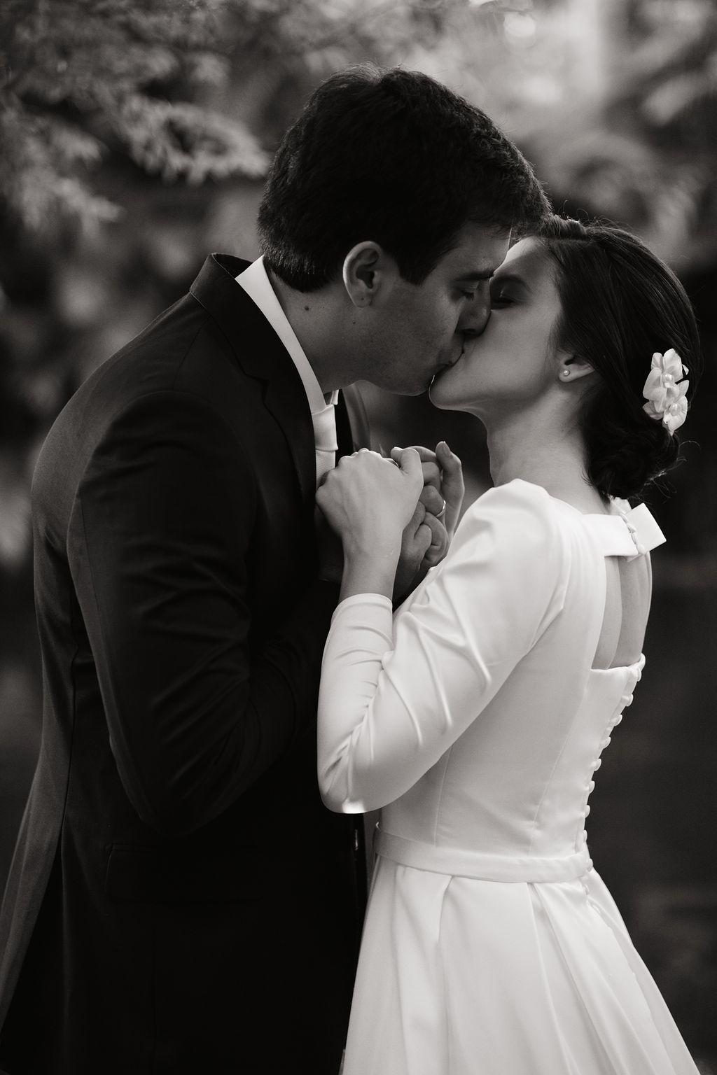 casamento-diurno-intimista-fotografo-casadascia-ribeirao-preto-fotografia-noiva-noivos-minimalista-asthetic-ar-livre-gramado-por-do-sol-entardecer-de-dia