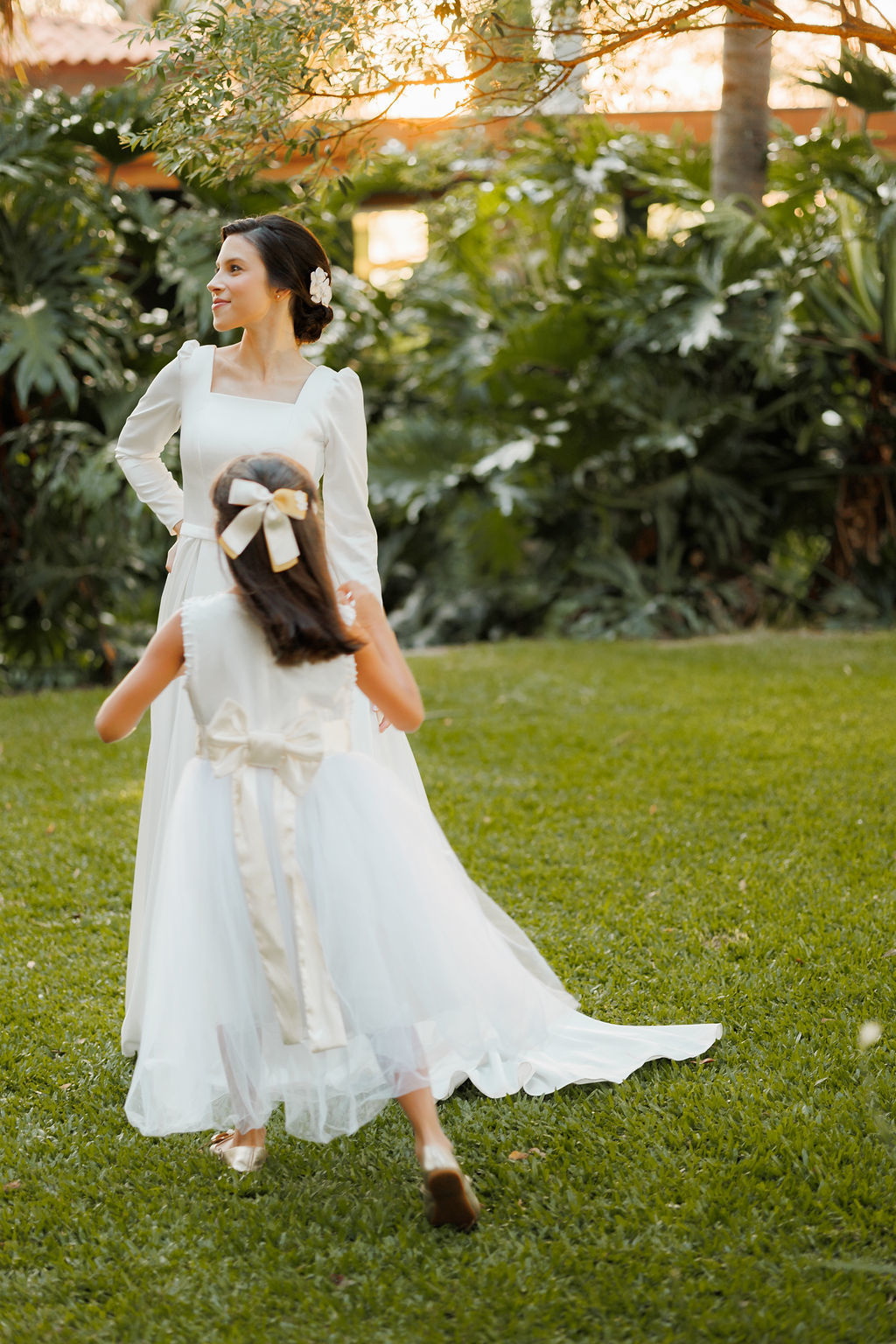 casamento-diurno-intimista-fotografo-casadascia-ribeirao-preto-fotografia-noiva-noivos-minimalista-asthetic-ar-livre-gramado-por-do-sol-entardecer-de-dia