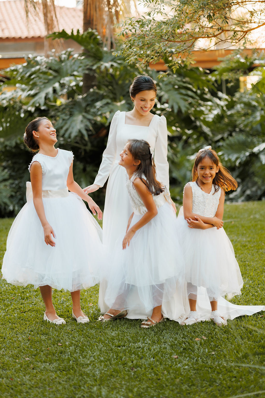 casamento-diurno-intimista-fotografo-casadascia-ribeirao-preto-fotografia-noiva-noivos-minimalista-asthetic-ar-livre-gramado-por-do-sol-entardecer-de-dia