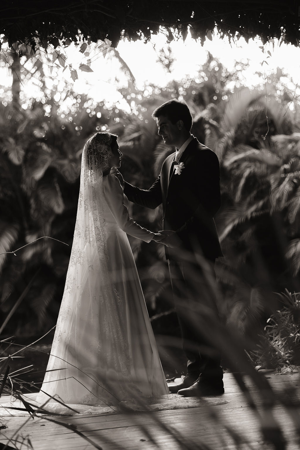 casamento-diurno-intimista-fotografo-casadascia-ribeirao-preto-fotografia-noiva-noivos-minimalista-asthetic-ar-livre-gramado-por-do-sol-entardecer-de-dia