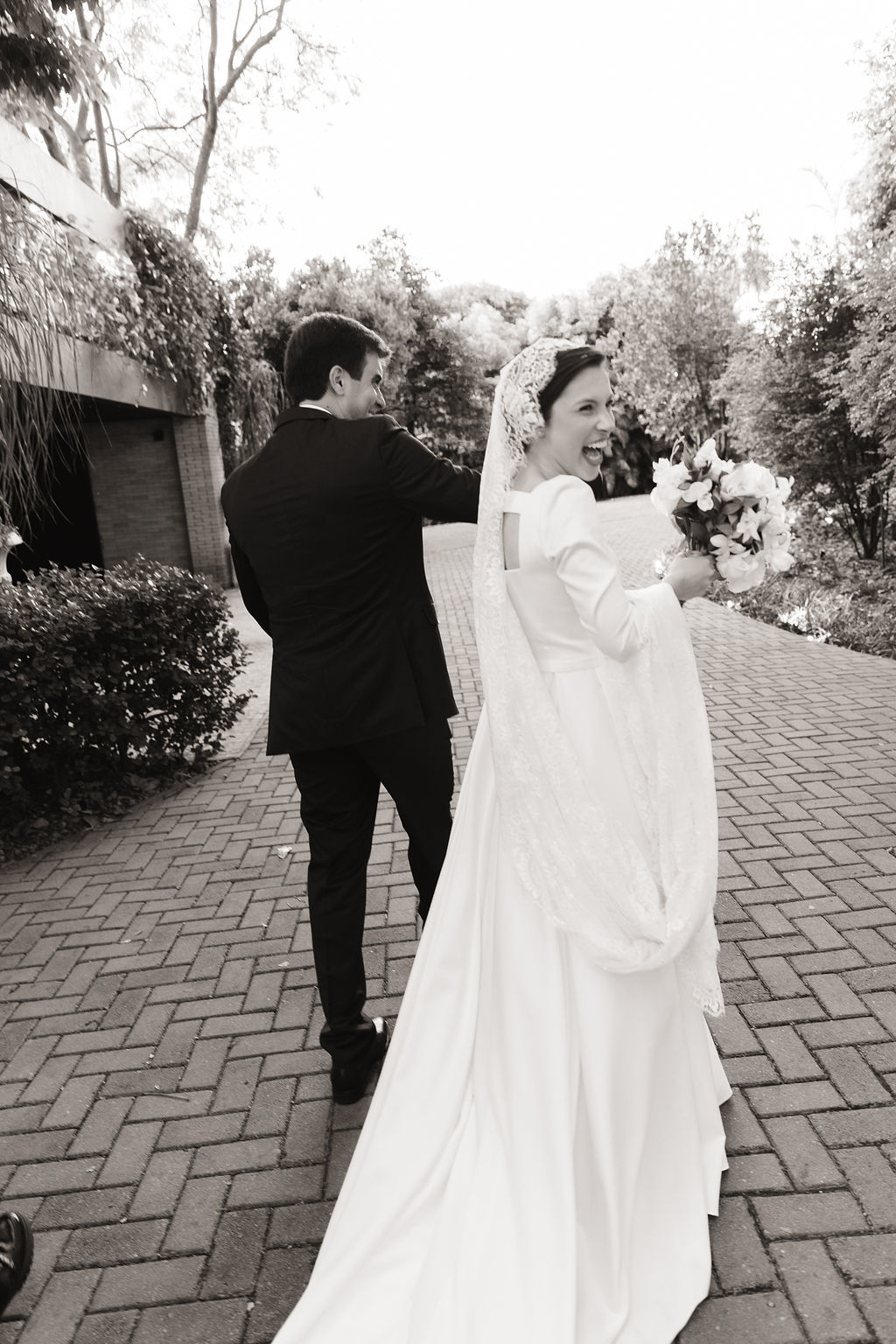 casamento-diurno-intimista-fotografo-casadascia-ribeirao-preto-fotografia-noiva-noivos-minimalista-asthetic-ar-livre-gramado-por-do-sol-entardecer-de-dia