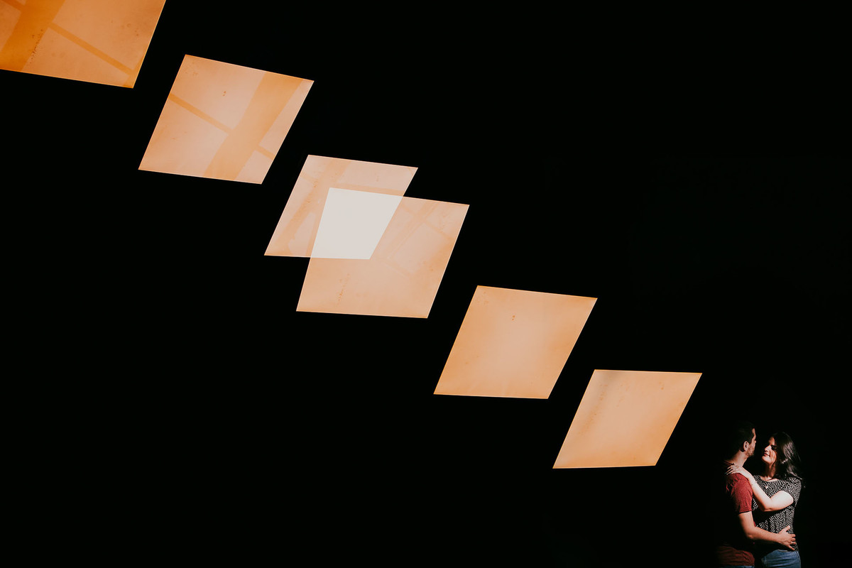 Ensaio casal no centro de sp fotografia criativa ensaio de casal ensaio urbano casal sorrindo centro de são paulo ensaio a noite avenida paulista  fotos criativas