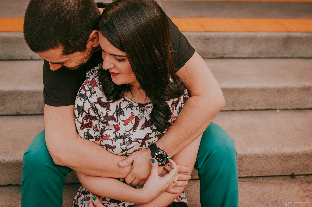 Ensaio casal no centro de sp fotografia criativa ensaio de casal ensaio urbano casal sorrindo