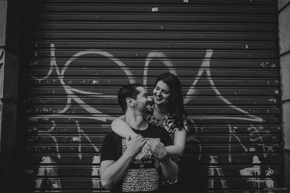 Ensaio casal no centro de sp fotografia criativa ensaio de casal ensaio urbano casal sorrindo centro de são paulo