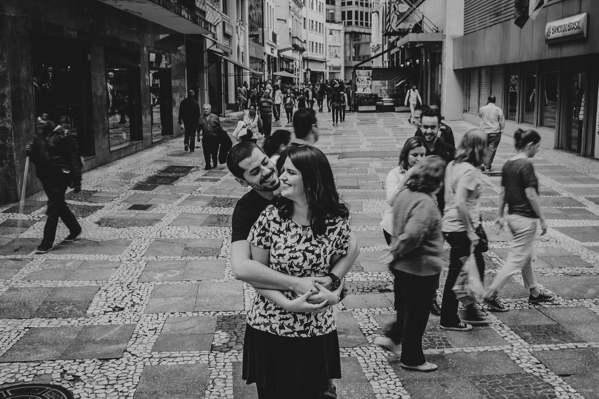 Ensaio casal no centro de sp fotografia criativa ensaio de casal ensaio urbano casal sorrindo centro de são paulo