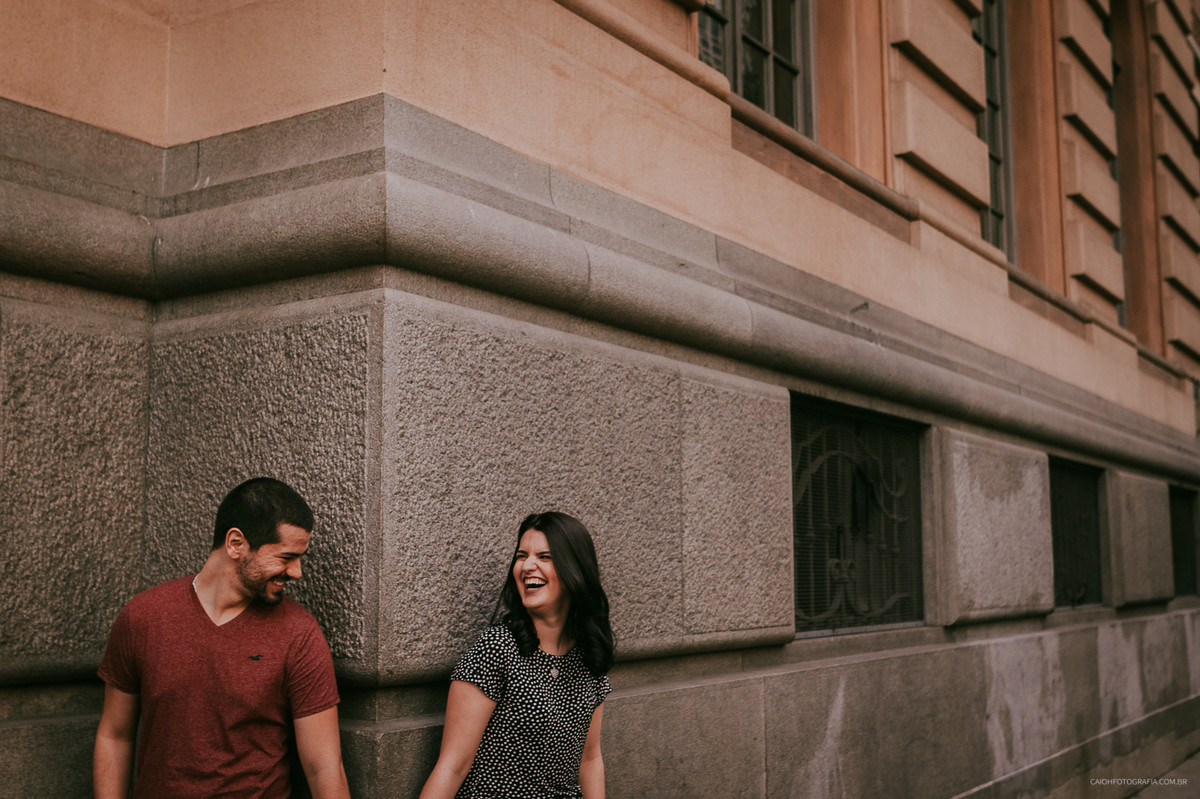 Ensaio casal no centro de sp fotografia criativa ensaio de casal ensaio urbano casal sorrindo centro de são paulo