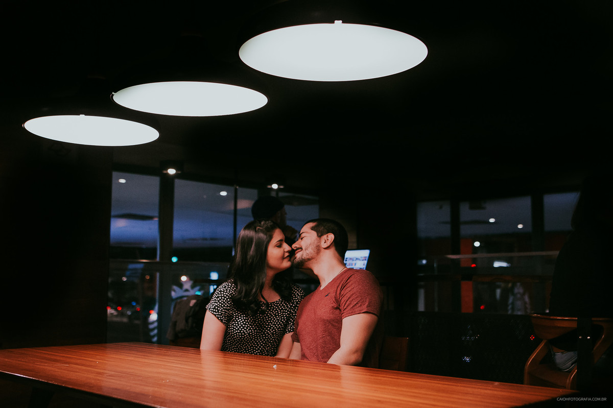 Ensaio casal no centro de sp fotografia criativa ensaio de casal ensaio urbano casal sorrindo centro de são paulo ensaio a noite avenida paulista