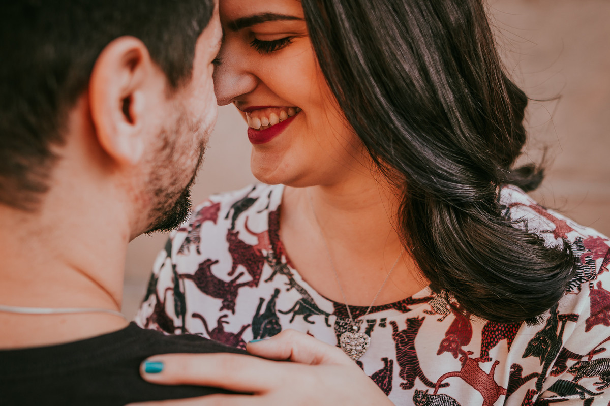 Ensaio casal no centro de sp fotografia criativa ensaio de casal ensaio urbano casal sorrindo