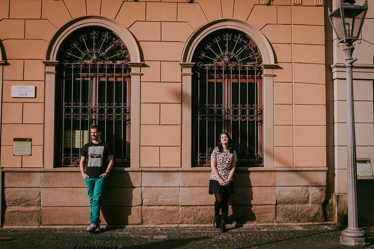 Ensaio casal no centro de sp fotografia criativa ensaio de casal ensaio urbano casal sorrindo