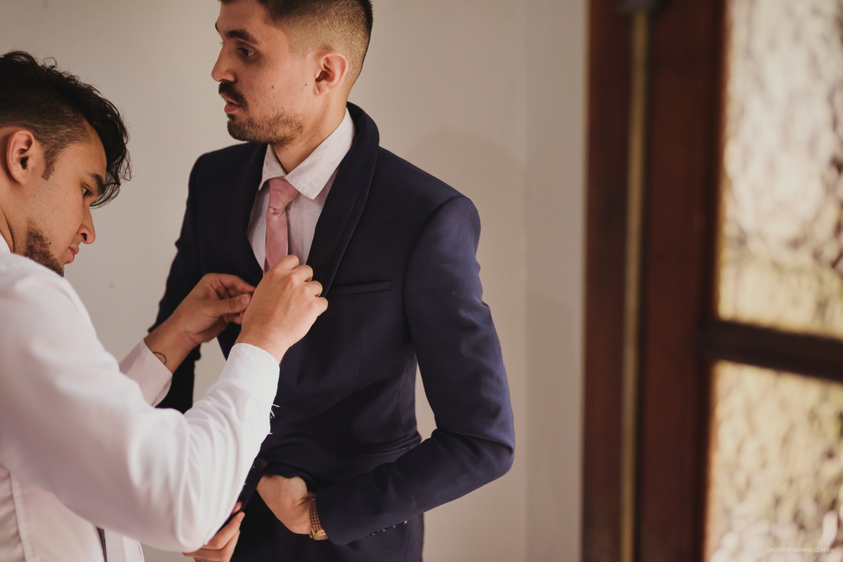 fotografia com historia fotos com emoçao casamento blindado casamento cristao  fotos de caio henrique  making of noivo 