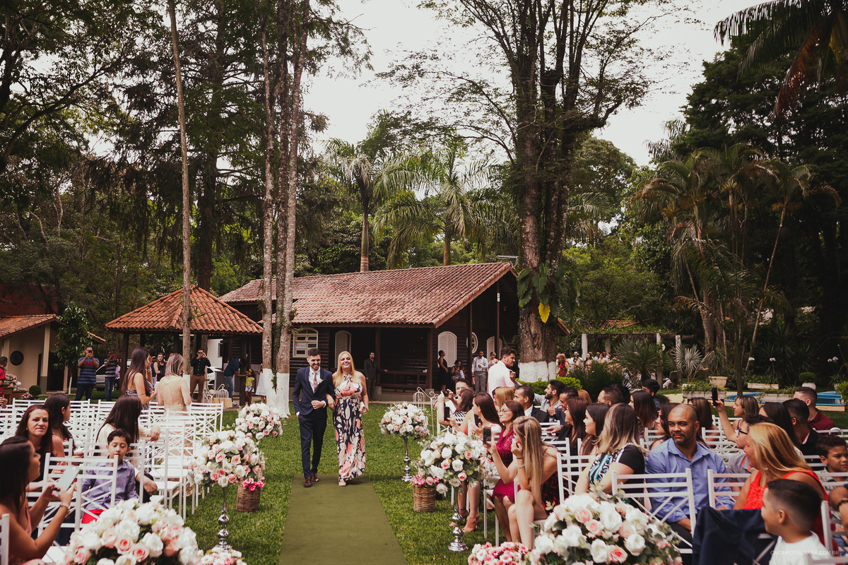 fotografia com historia fotos com emoçao casamento blindado casamento cristao  fotos de caio henrique  entrada do noivo casamento ao ar livre casamento de dia 