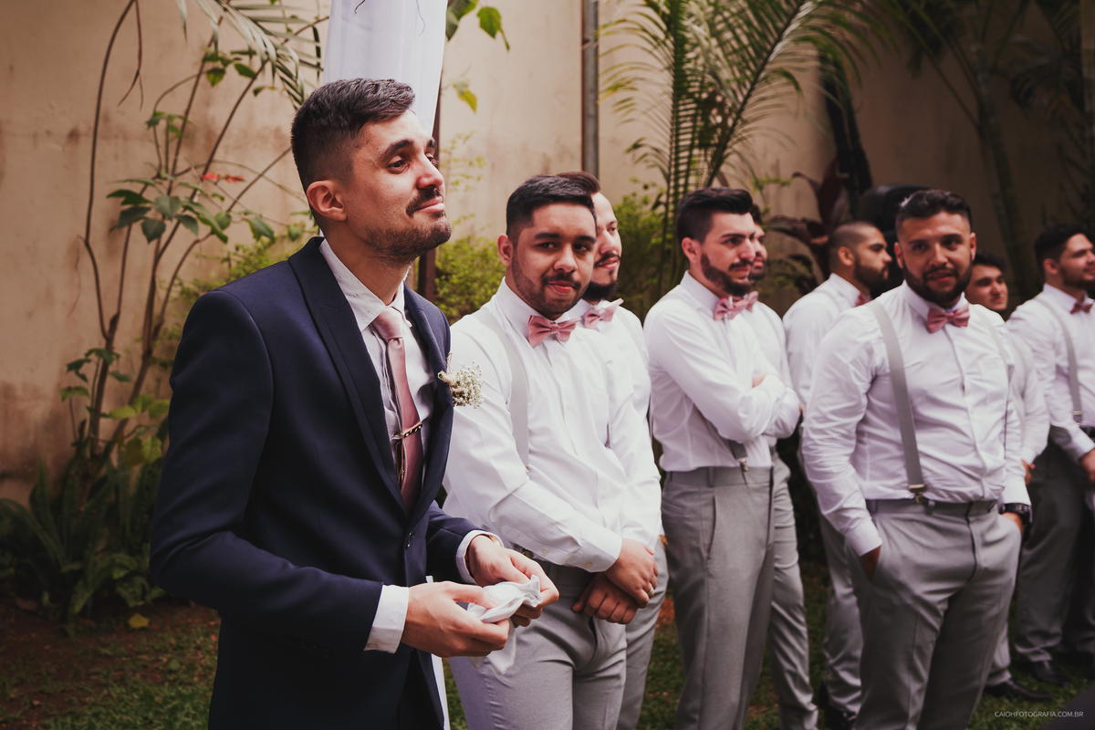 fotografia com historia fotos com emoçao casamento blindado casamento cristao  fotos de caio henrique  entrada do noivo casamento ao ar livre casamento de dia  reaçao do noivo