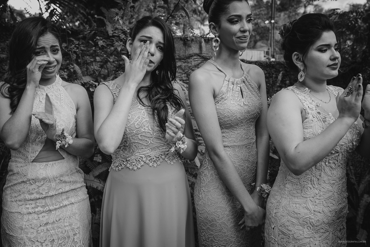 fotografia com historia fotos com emoçao casamento blindado casamento cristao  fotos de caio henrique  entrada do noivo casamento ao ar livre casamento de dia  madrinhas da noiva vestido de madrinhas