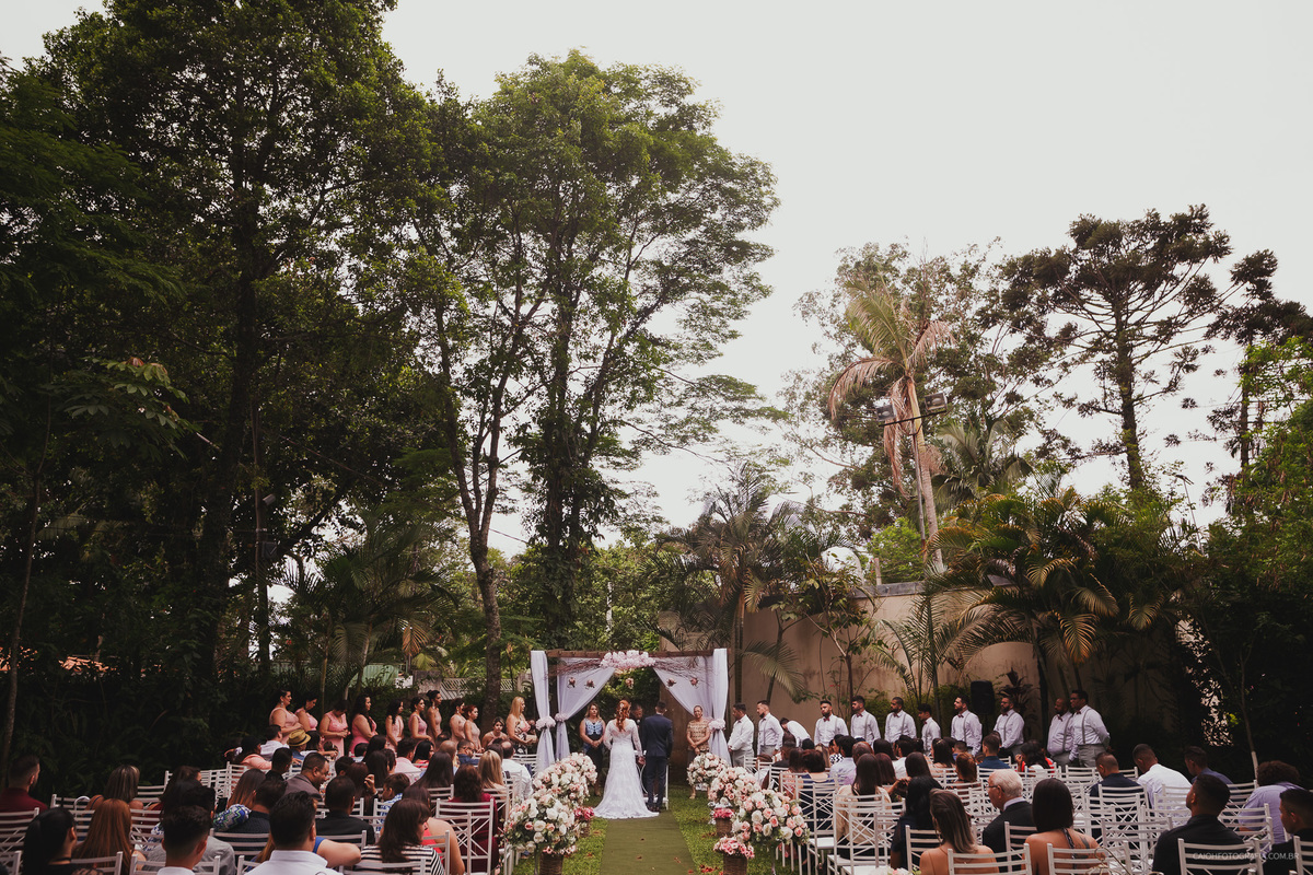 fotografia com historia fotos com emoçao casamento blindado casamento cristao  fotos de caio henrique  entrada do noivo casamento ao ar livre casamento de dia 