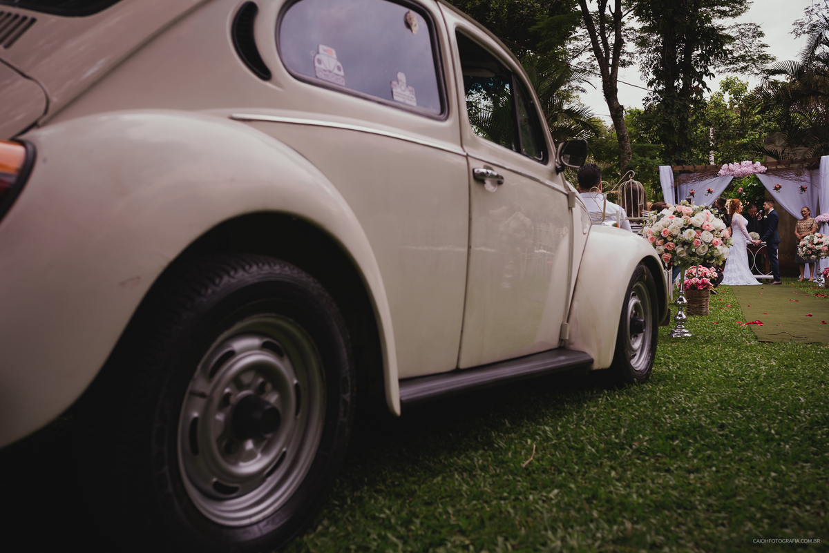 fotografia com historia fotos com emoçao casamento blindado casamento cristao  fotos de caio henrique  entrada do noivo casamento ao ar livre casamento de dia  casal cristao alianças