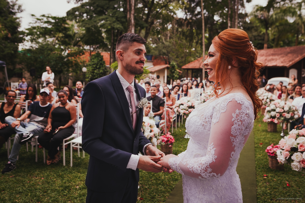 fotografia com historia fotos com emoçao casamento blindado casamento cristao  fotos de caio henrique  entrada do noivo casamento ao ar livre casamento de dia  casal cristao