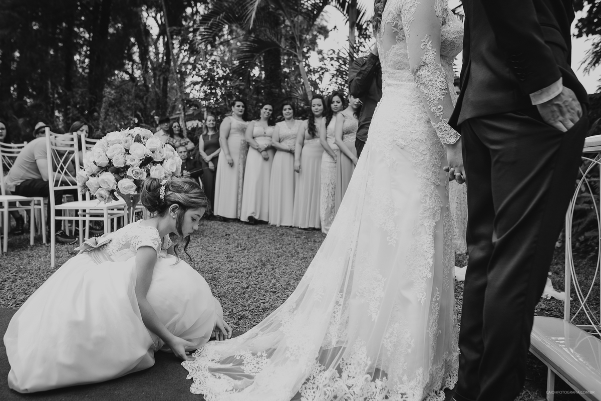 fotografia com historia fotos com emoçao casamento blindado casamento cristao  fotos de caio henrique  entrada do noivo casamento ao ar livre casamento de dia  casal cristao daminha de casamento 