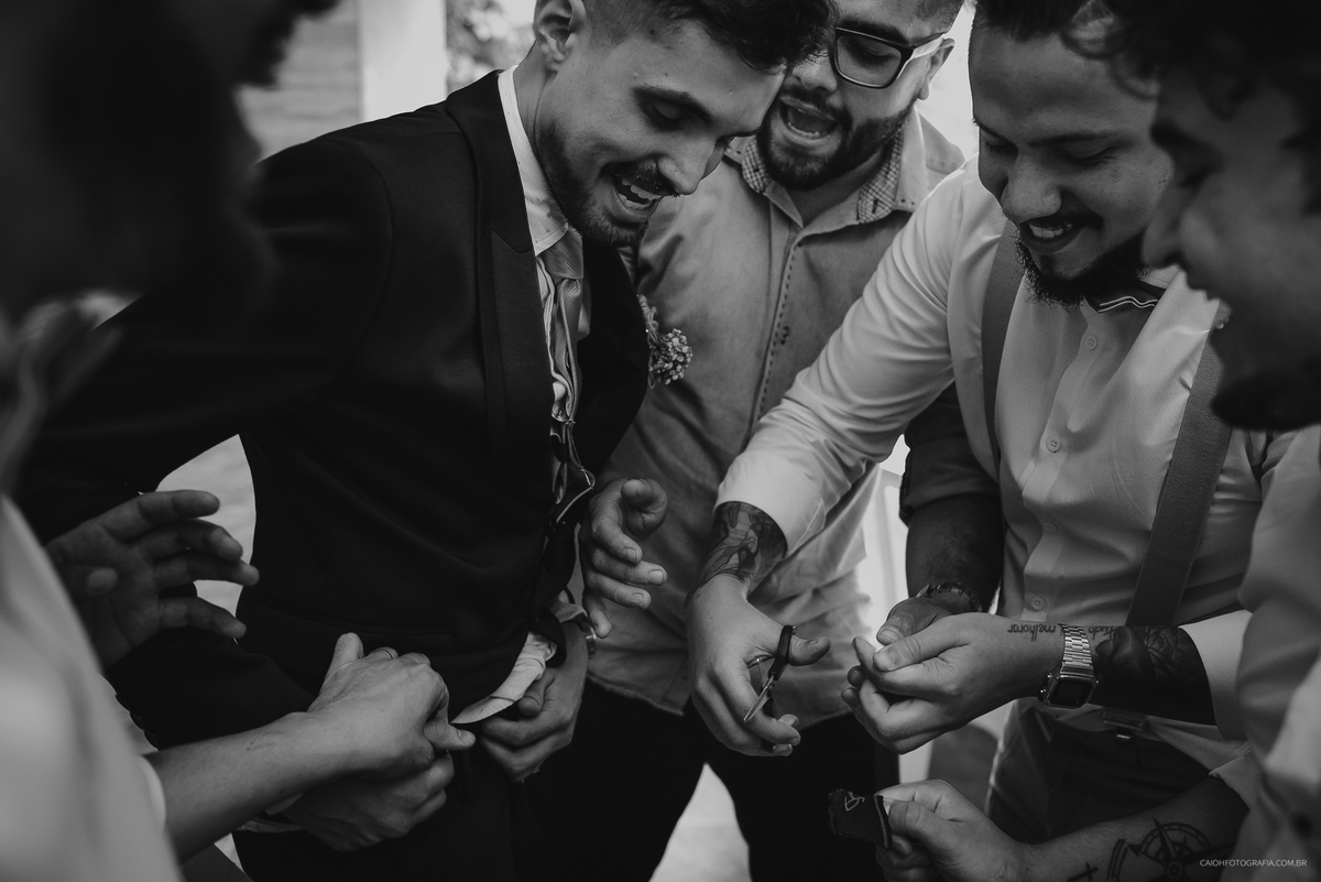 fotos de caio henrique  entrada do noivo casamento ao ar livre casamento de dia  casal cristao ideias de fotos fotos criativas