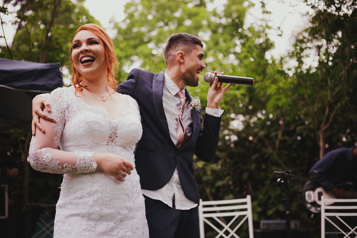 fotos de caio henrique  entrada do noivo casamento ao ar livre casamento de dia  casal cristao ideias de fotos fotos criativas noivos musicos