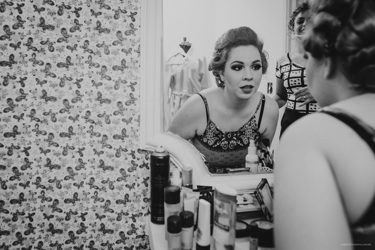 fotografia com historia fotos com emoçao casamento blindado casamento cristao retrato de noivas fotos de caio henrique  noiva se maquiando