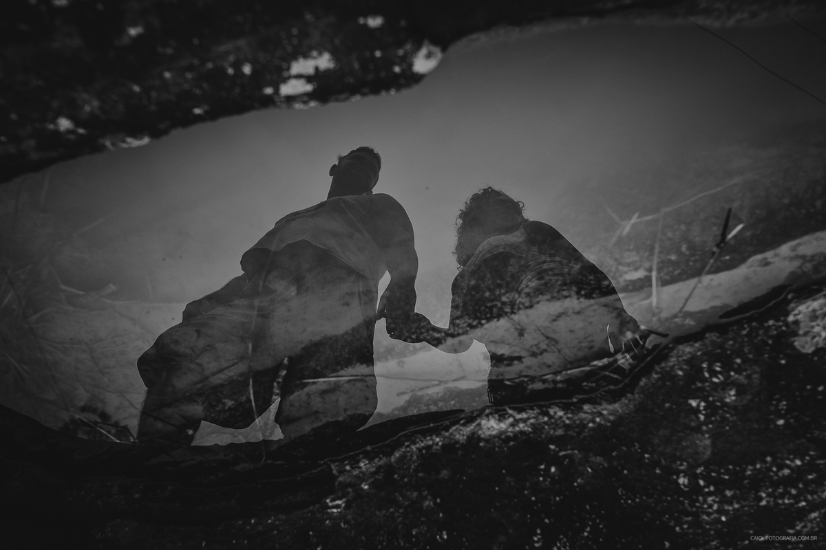 ensaio casal pre casamento fotos por caio henrique fotos criativas ensaio pre wedding casal com cachorro ensaio no campo ensaio folk cafe com violao casal de musicos  ensaio por caio henrique  caretas fotos diferentes ensaio do interior