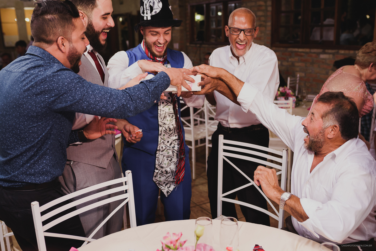 casamentos de dia fotografia de casamento fotos por caio henrique casamento ao ar livre  reacao do noivo a noiva entrando casamento emocionante luana e johnes emocao fotografia espontanea fotos com emocao gravata do noivo