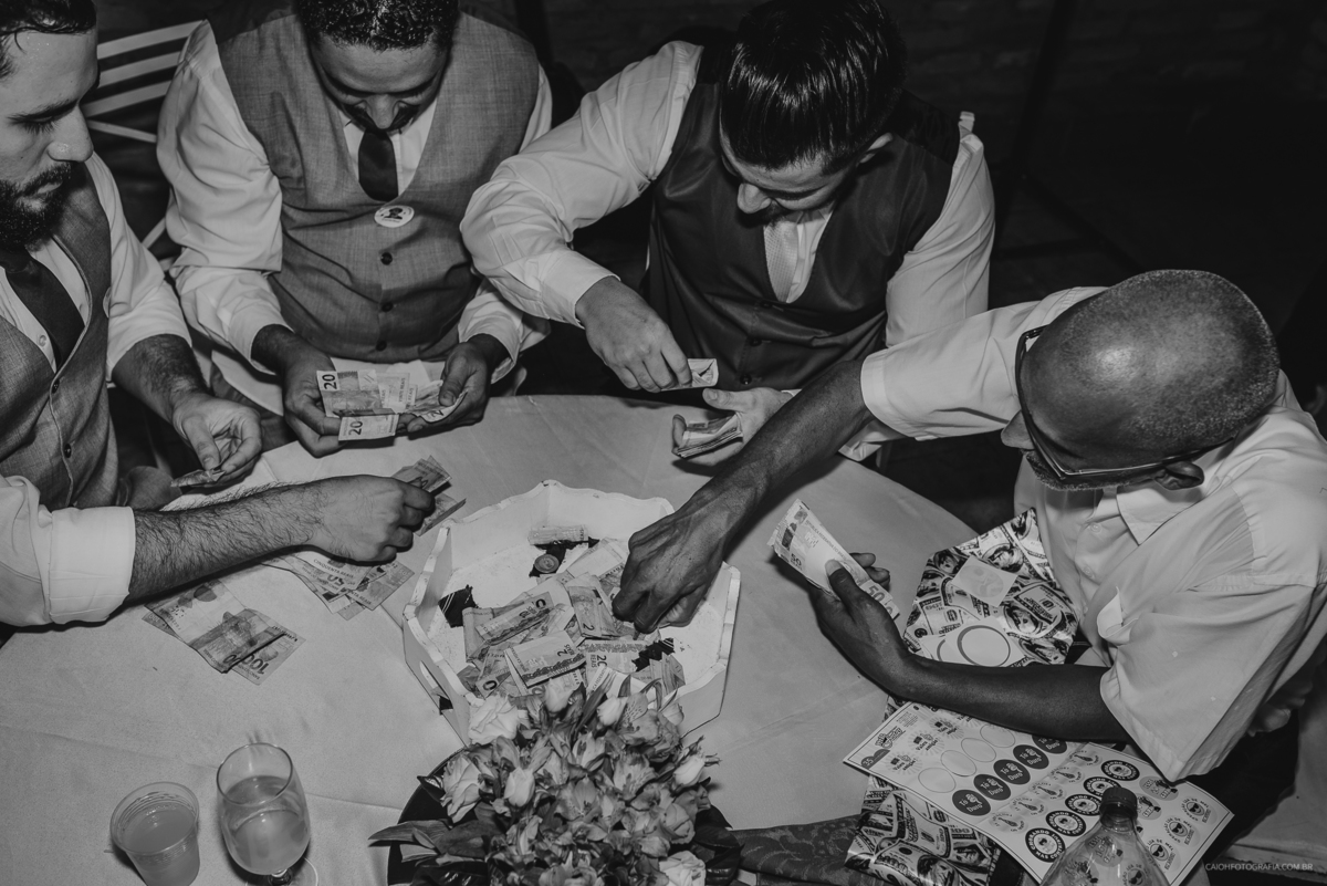 casamentos de dia fotografia de casamento fotos por caio henrique casamento ao ar livre  reacao do noivo a noiva entrando casamento emocionante luana e johnes emocao fotografia espontanea fotos com emocao