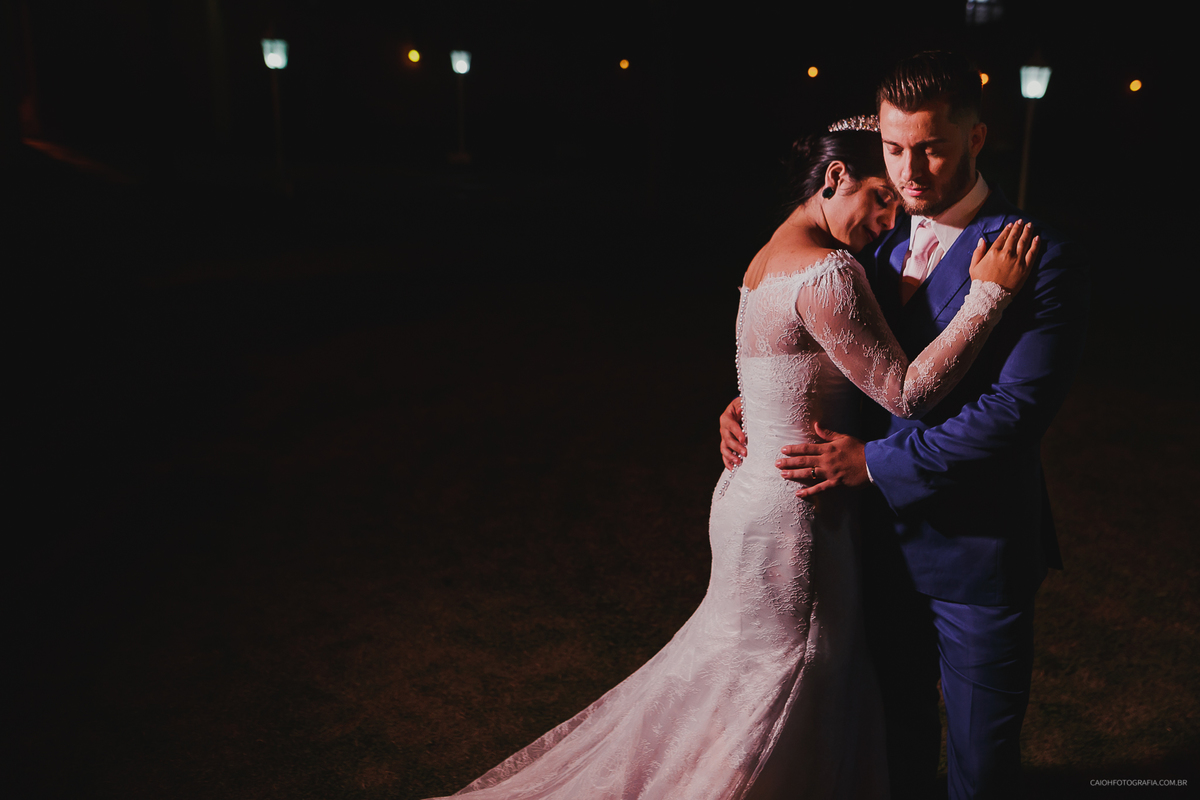casamentos de dia fotografia de casamento fotos por caio henrique casamento ao ar livre  reacao do noivo a noiva entrando casamento emocionante luana e johnes emocao fotografia espontanea fotos com emocao ideias de fotos ensaio do casal ensaio pos casamen