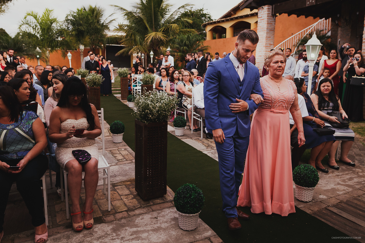 casamentos de dia fotografia de casamento fotos por caio henrique casamento ao ar livre  entrada do noivo mae do noivo casamento luana e johnes