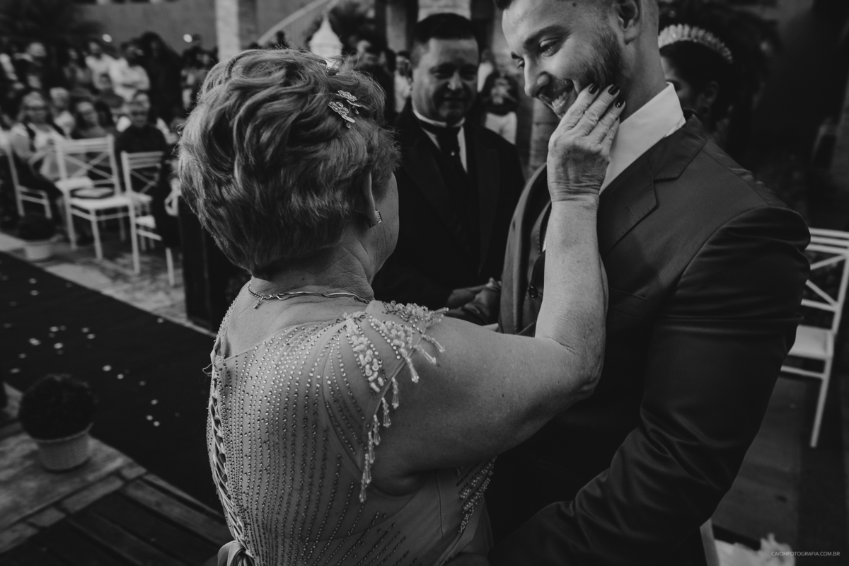 casamentos de dia fotografia de casamento fotos por caio henrique casamento ao ar livre  reacao do noivo a noiva entrando casamento emocionante luana e johnes emocao fotografia espontanea fotos com emocao