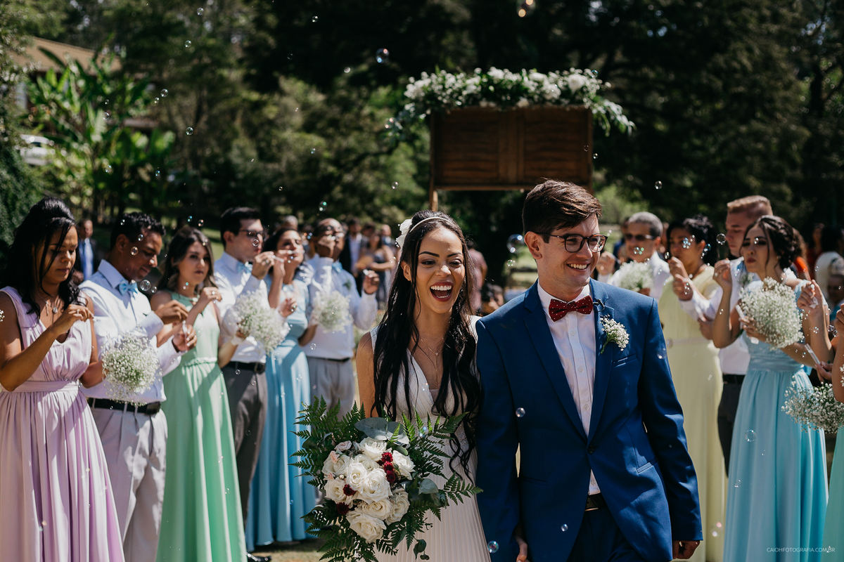 casamento de dia fotografia de casamento casamento no interior casamento ar livre fotos de caio henrique ch fotografia  noivo entrada do noivo noivo ansioso casal sorrindo casamento rustico saida do casal casais sorrindo 