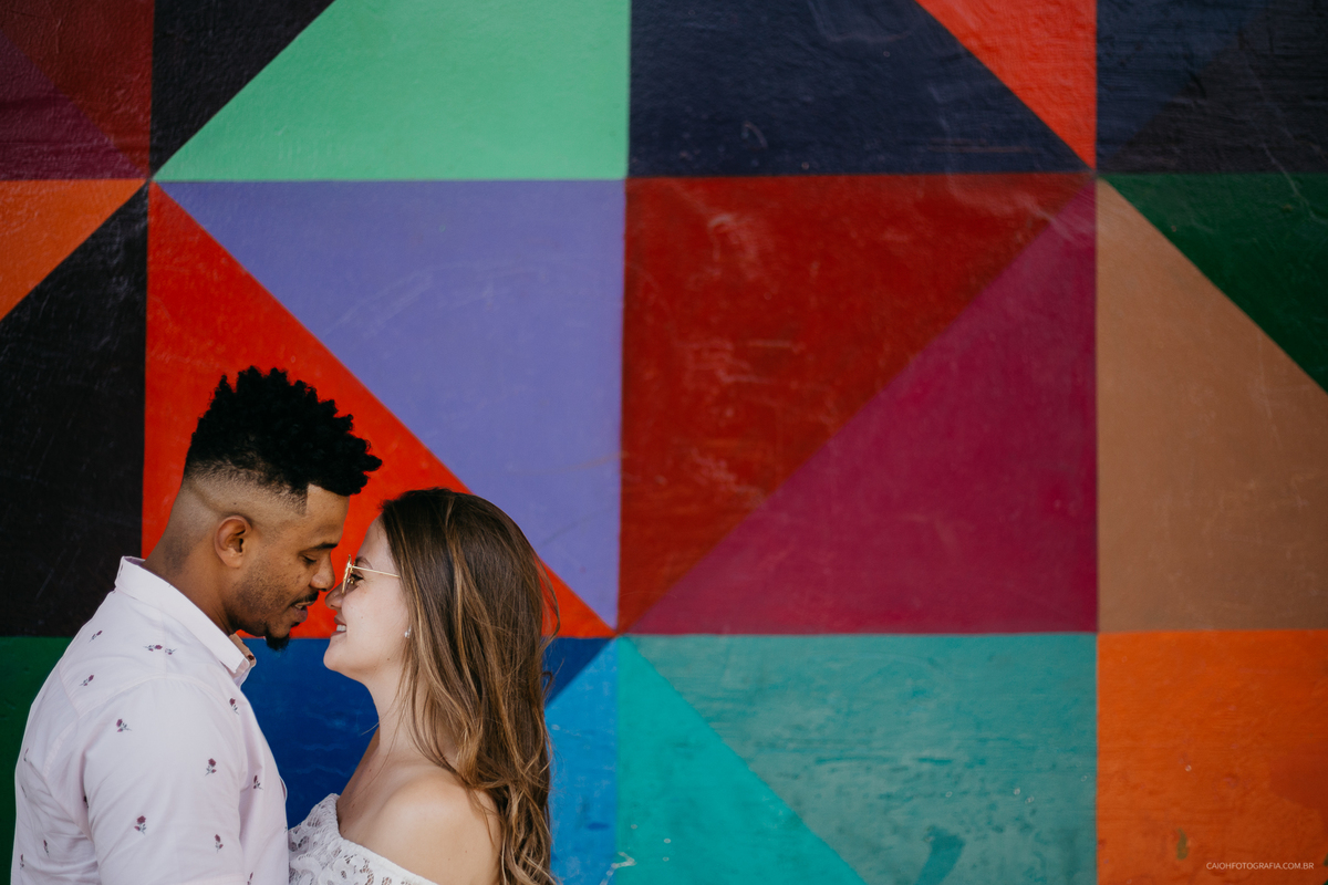 ensaio casal ensaio de fotos no parque fotografos de sao paulo fotografia por caio henrique ensaio casal sorrindo fotos de caio henrique ch fotografia  grafitte cores
