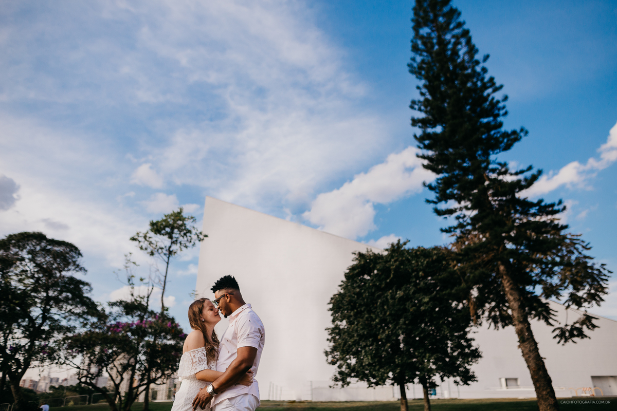 ensaio casal ensaio de fotos no parque fotografos de sao paulo fotografia por caio henrique ensaio casal sorrindo fotos de caio henrique ch fotografia  ibirapuera fotos por caio 