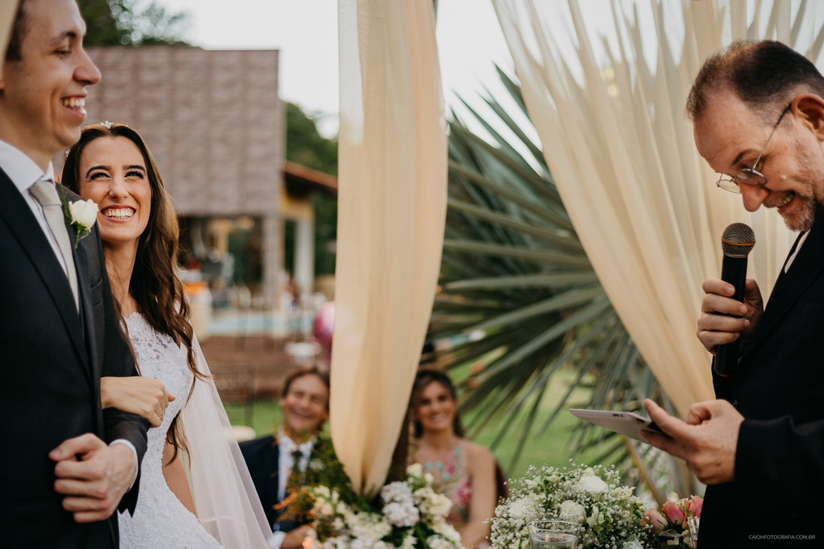 wedding day casamento de dia fotografia por caio henrique casamento ao ar livre casamento em tocantins casa da noiva ideias de noiva  noiva sorrindo 