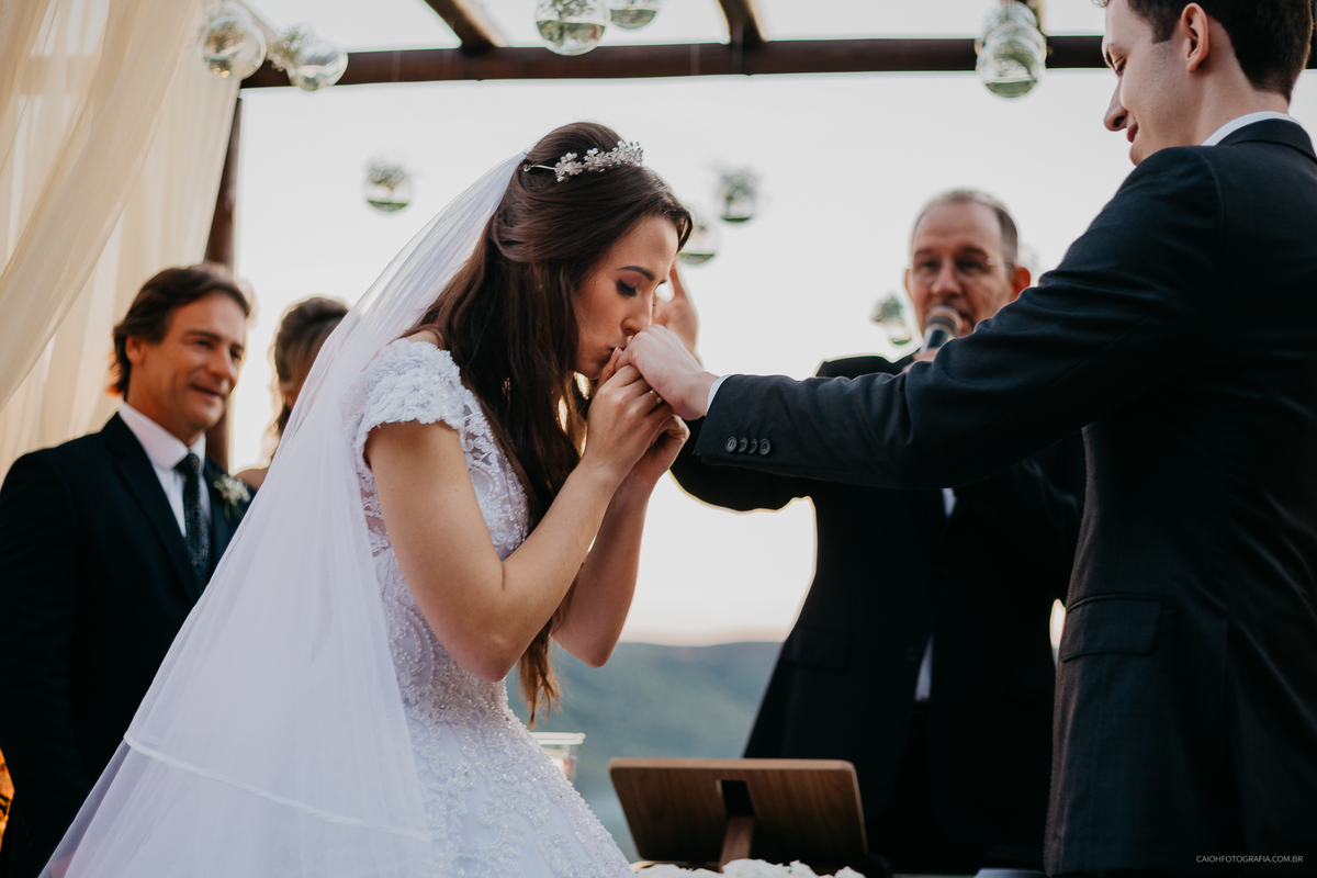 wedding day casamento de dia fotografia por caio henrique casamento ao ar livre casamento em tocantins casa da noiva ideias de noiva os votos noivos sorrindo  as aliancas 
