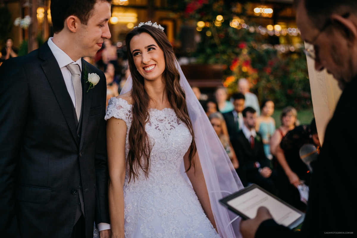 wedding day casamento de dia fotografia por caio henrique casamento ao ar livre casamento em tocantins casa da noiva ideias de noiva os votos noivos sorrindo 