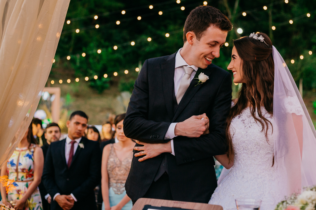 wedding day casamento de dia fotografia por caio henrique casamento ao ar livre casamento em tocantins casa da noiva ideias de noiva os votos noivos sorrindo 