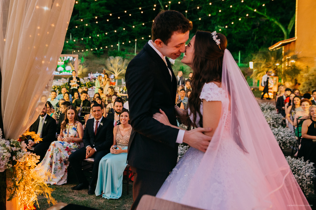 wedding day casamento de dia fotografia por caio henrique casamento ao ar livre casamento em tocantins casa da noiva ideias de noiva os votos noivos sorrindo o beijo do casal 