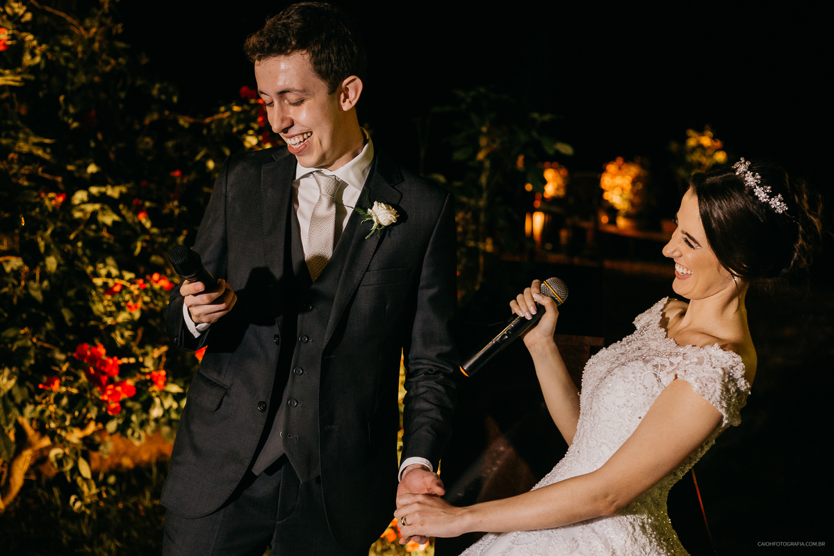 wedding day casamento de dia fotografia por caio henrique casamento ao ar livre casamento em tocantins casa da noiva ideias de noiva os votos noivos sorrindo  saida dos noivos ideias buque de noiva fotografia de casamento casal cantando 
